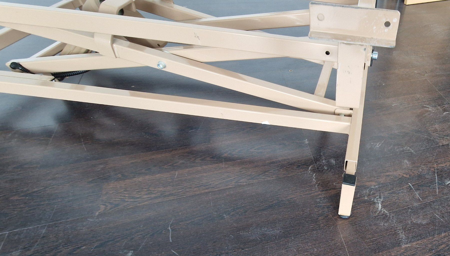 Attrezzature mediche: Pflege Bett Gestell mit Untermatratze Nr. 30 – Usato da Niederbipp venduto da Trude04 6