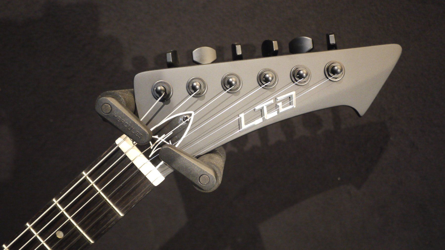 Esp Strumenti musicali: ESP LTD SNAKEBYTE Black Satin inkl. Case – Nuovo e nell'imballaggio originale da Kaiserstuhl AG venduto da GTM-Kaiserstuhl 1