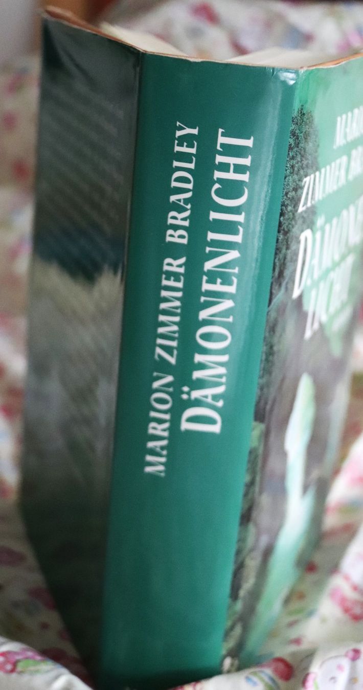 Livres: Dämonenlicht von Marion Zimmer-Bradley – D'occasion à Glattfelden par Vrenely 2
