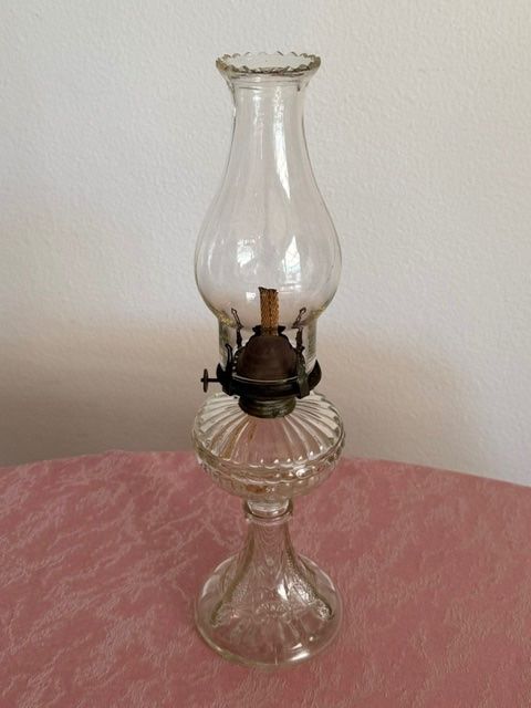 Lampen: Petrollampe, Glas und Messing – Neu (gemäss Beschreibung) aus Lostorf von Nick1258