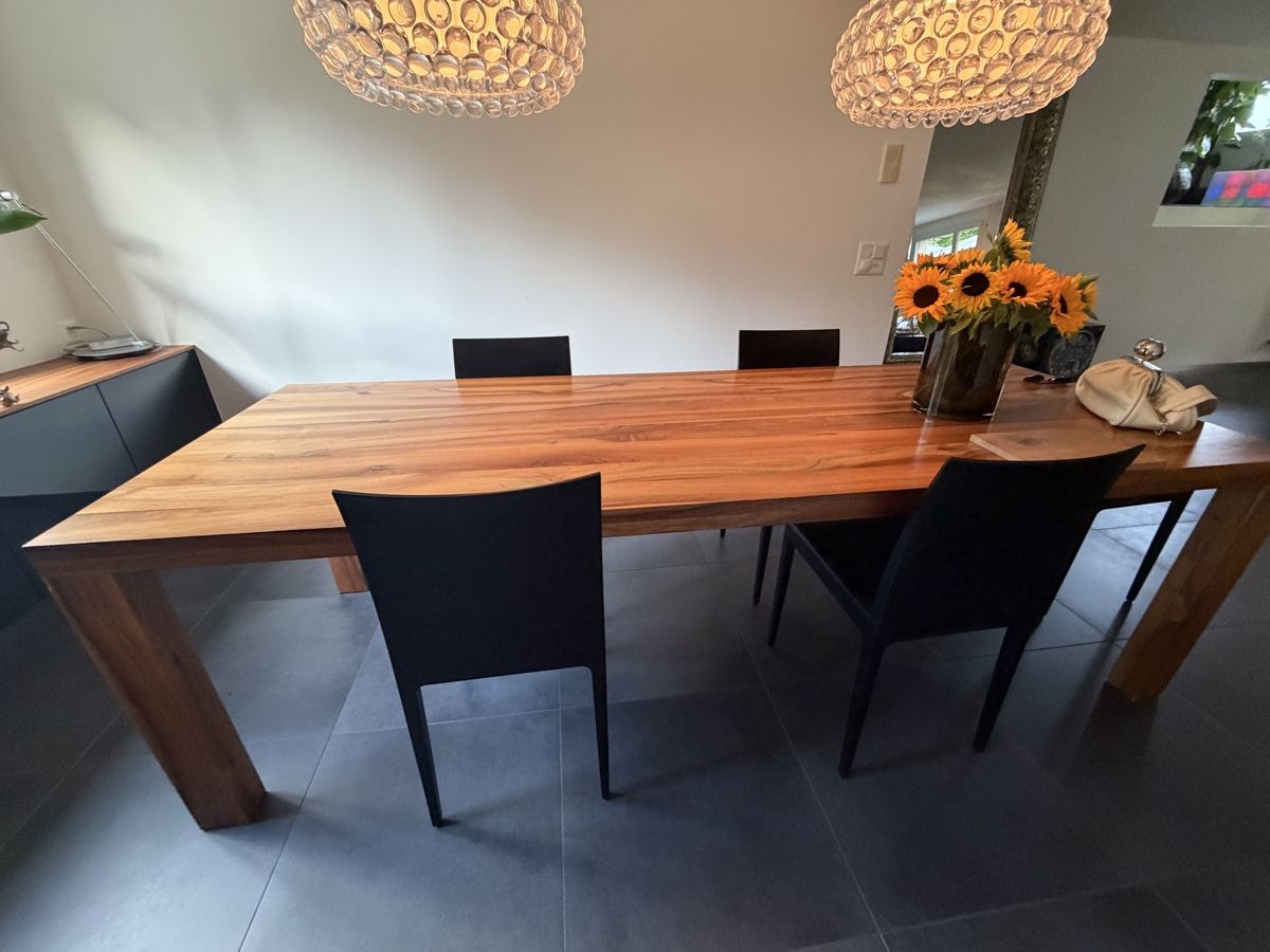 Tavoli: Esstisch Nussbaum Holz massiv 250x90 – Usato da Adliswil venduto da daniel.waldmeier