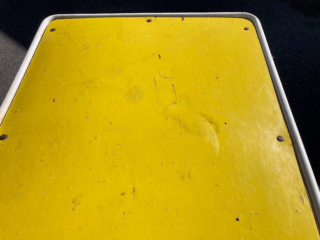 Tavoli: Ancienne table jaune avec patine – Usato da Ardon venduto da a_laroyale 3