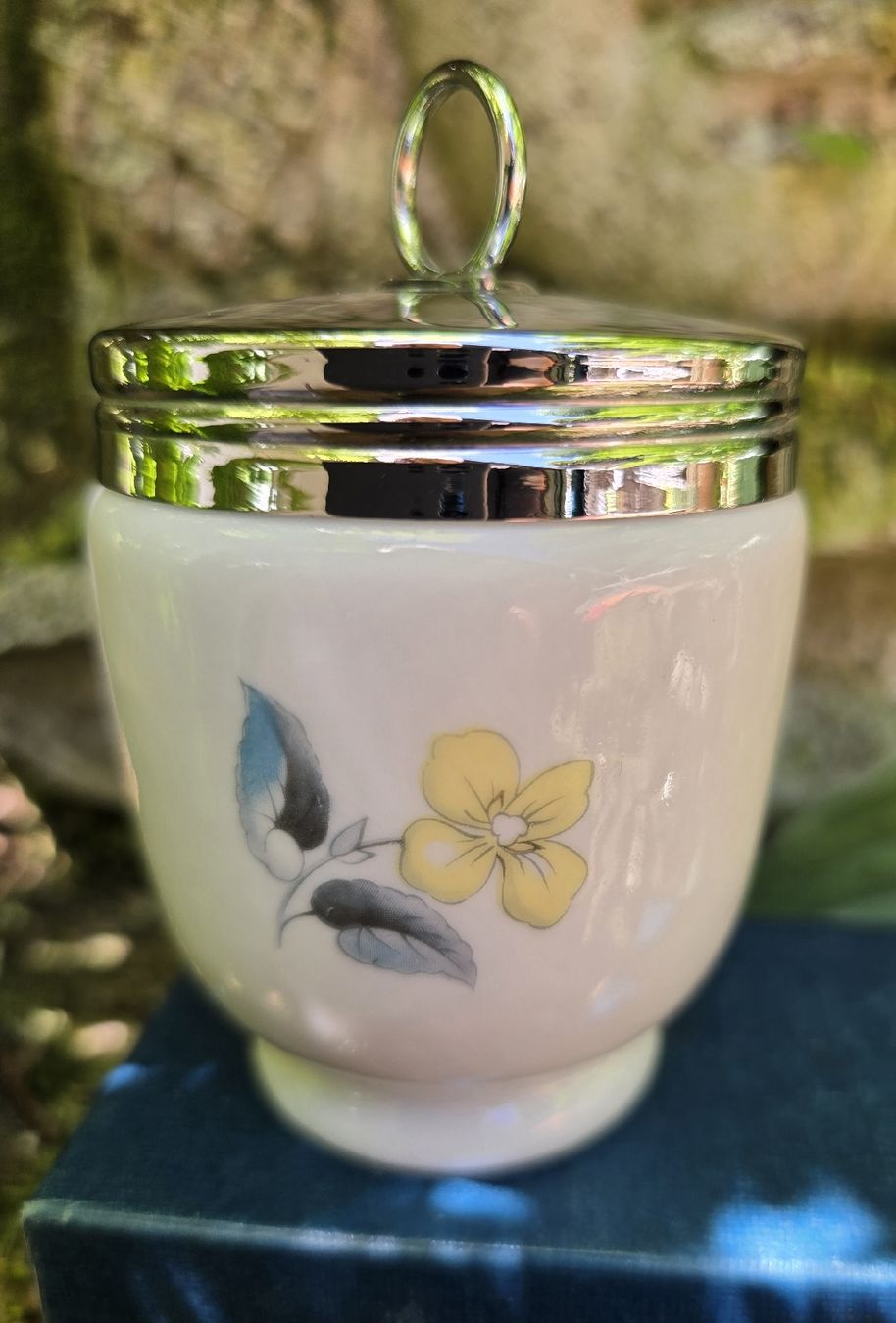 Royal Worcester Altre Stoviglie: Royal Worcester Eierbecher für 2 Eier Vintage mit Blümchenmu – Usato da Walkringen venduto da Vanuca 2