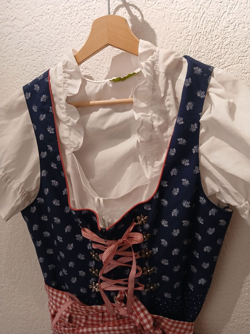 Robes: Süsses Dirndl – Neuf (Voir description) à Turgi par alenki 1