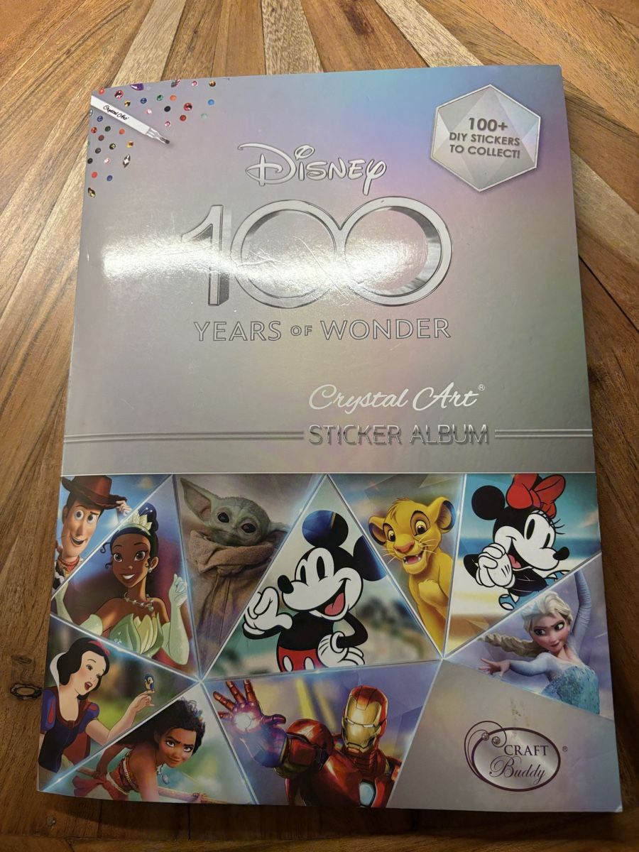 Disney Carte collezionabili: Disney 100 Crystal Art Sticker - Bob Parr – Nuovo e nell'imballaggio originale da Volketswil venduto da Alexa_Rahel 1