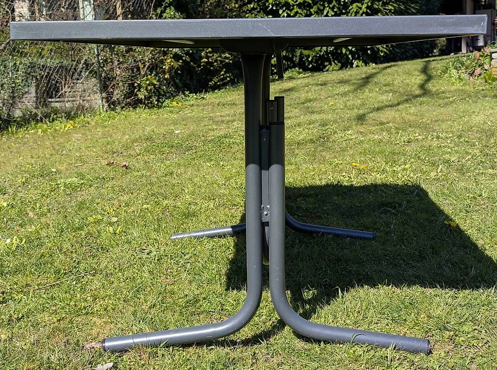 Tische: table Schaffner pliante en métal, dimensions 140 x 80 cm – Gebraucht aus Chêne-Bougeries von Blutchi 1