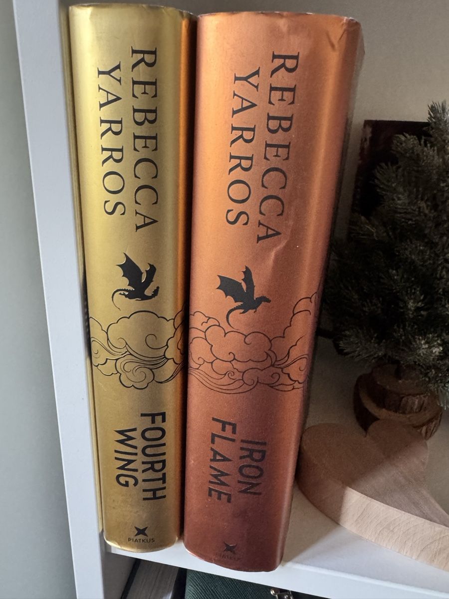 Libri: Rebecca Yarros: Fourth Wing & Iron Flame Bücher – Usato da Dornach venduto da MonaFundgrube