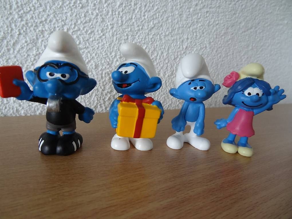 Statuette: 11 Schlümpfe m. Azrael – Usato da Rorschacherberg venduto da Eisvogel-01 1