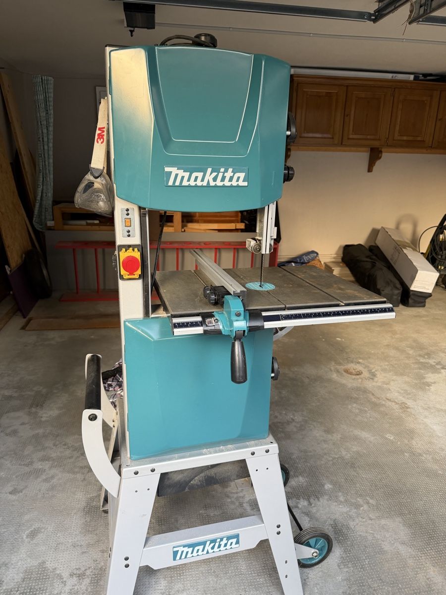 Makita Sägen: Scie à ruban pour bois  – Gebraucht aus Corcelles NE von Tassila2