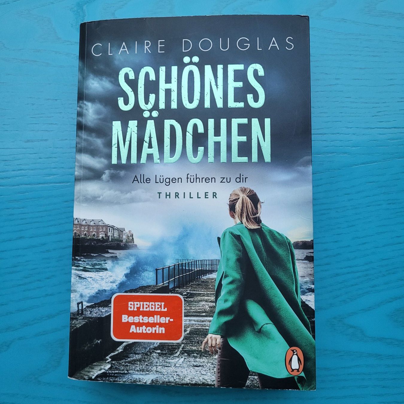 Bücher: Claire Douglas- Schönes Mädchen – Gebraucht aus SCHÜBELBACH von CoKaHa