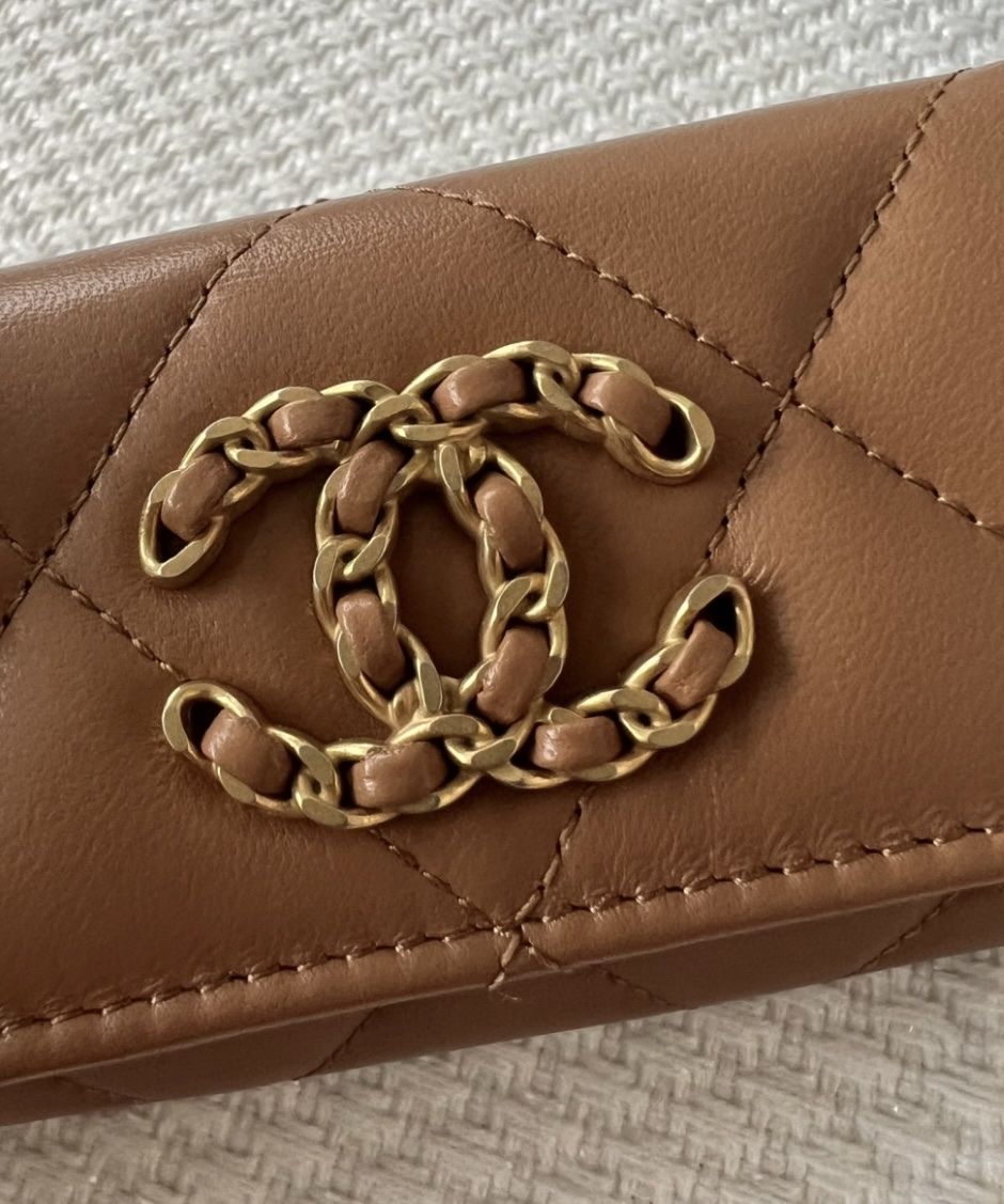 Chanel Altro in  Abbigliamento & Accessori: Chanel 19 Kartenetui – Nuovo e nell'imballaggio originale da Zürich venduto da MomoK5 4