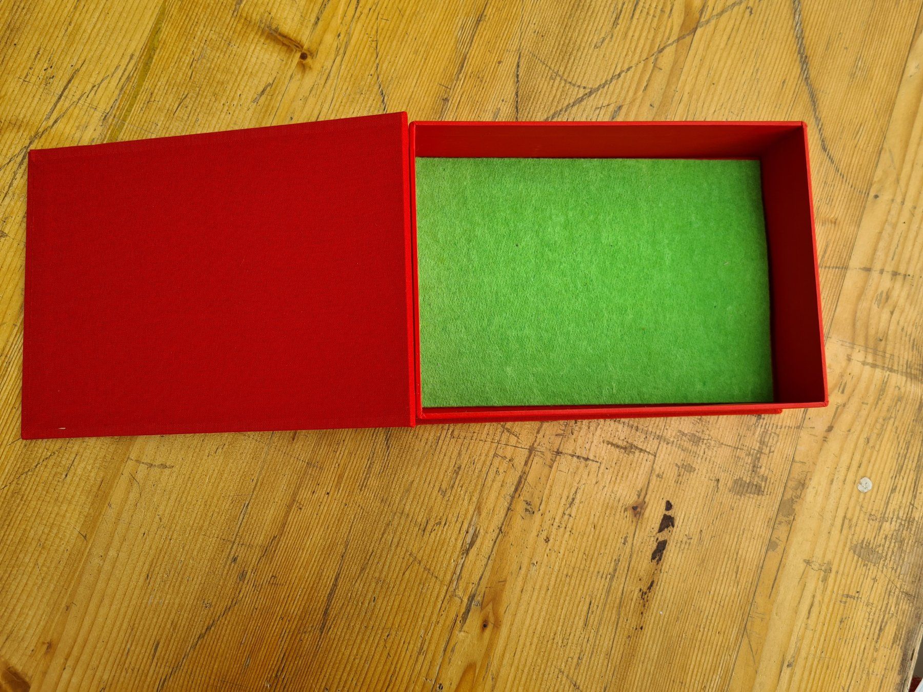 Autres décorations & accessoires: Büro: Box rot A5 – D'occasion à Romanshorn par Rachacha