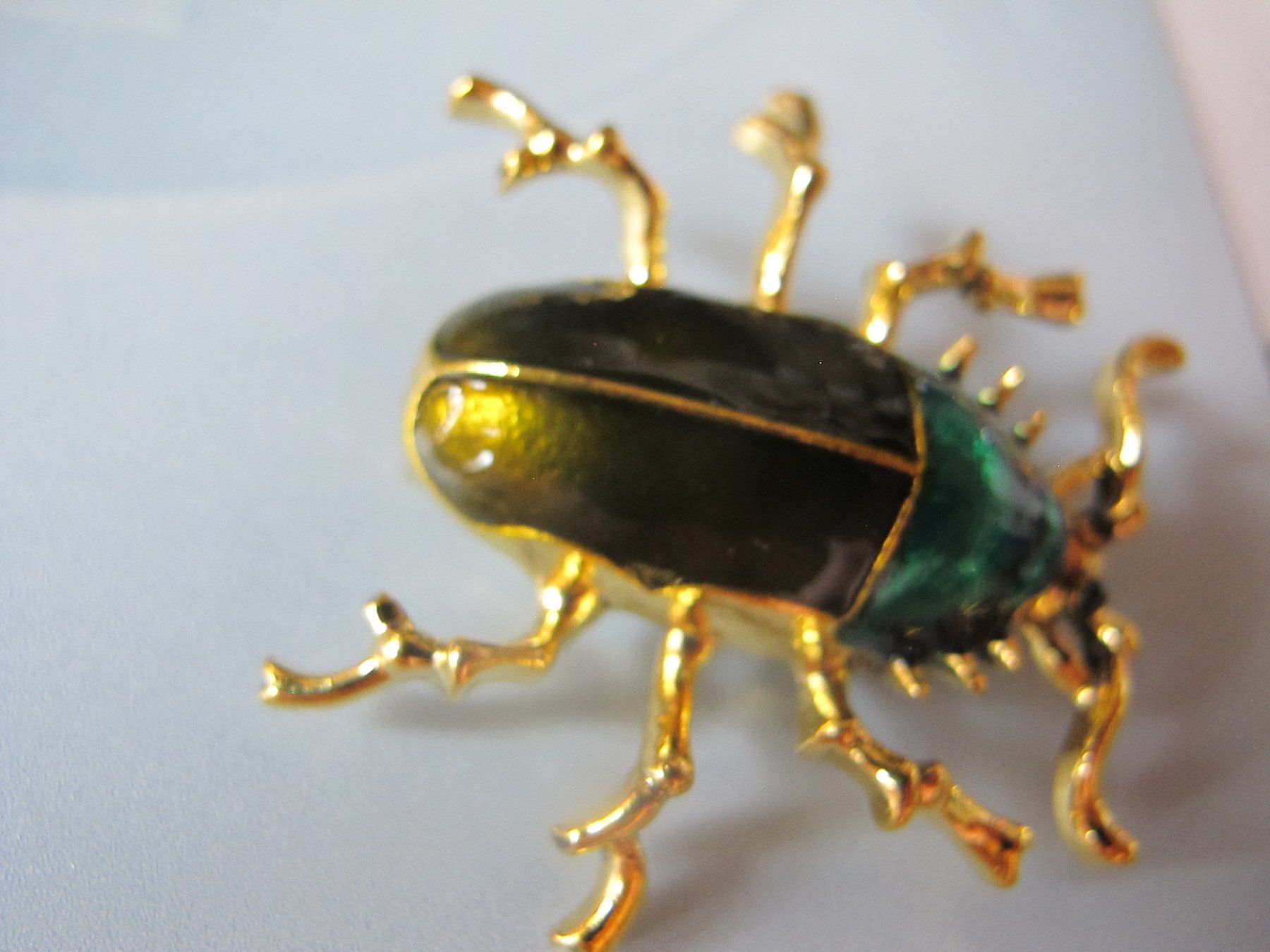 Spille & Fermagli: schöne Brosche Käfer Grün/Gold, ein echter Hingucker! – Nuovo (secondo la descrizione) da Löhningen venduto da Chimae67 1
