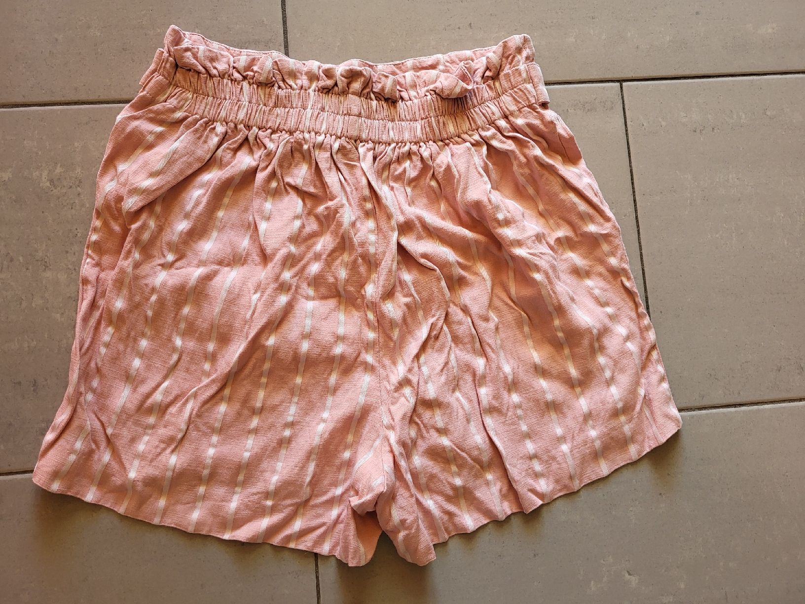 Tally Weijl Pantaloni: Shorts Gr. 40 Tally Weijl – Usato da Mörschwil venduto da minggeli12 2