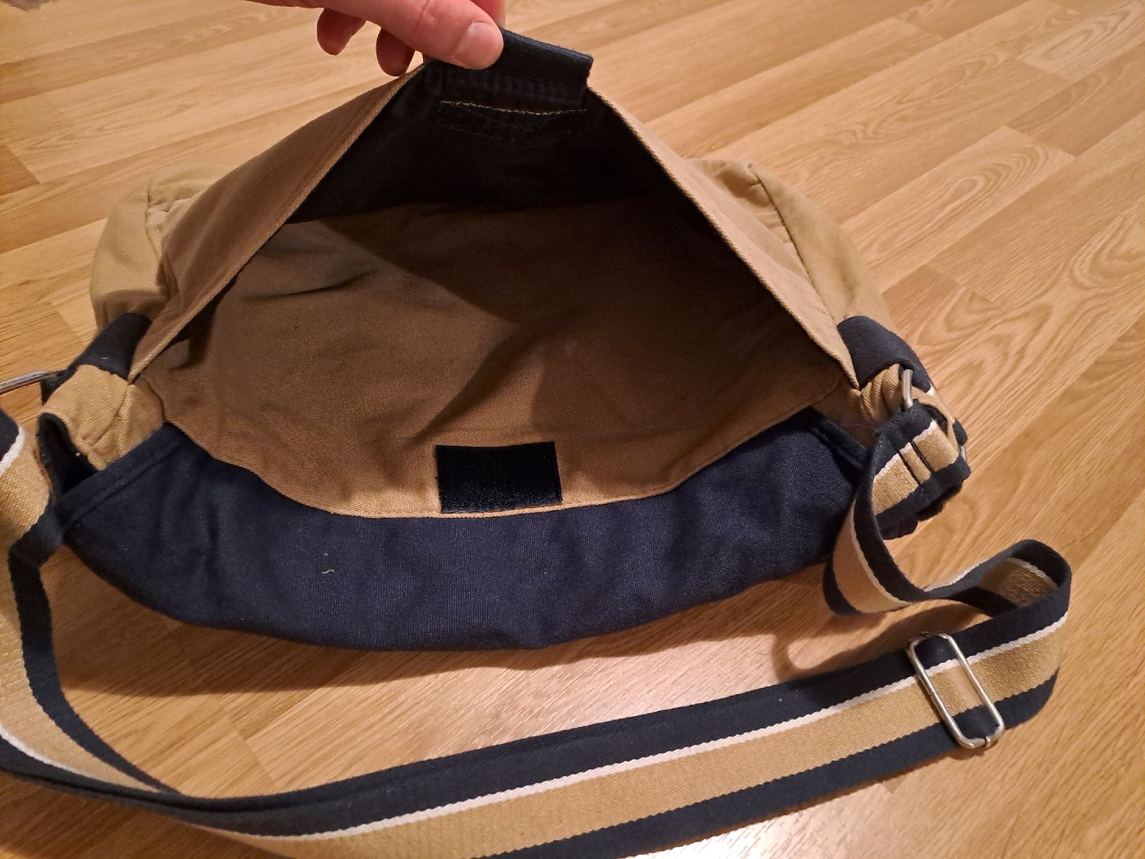 Tommy Hilfiger Borse: Tommy Hilfiger Umhängetasche – Usato da Basel venduto da suberi_Sach 6