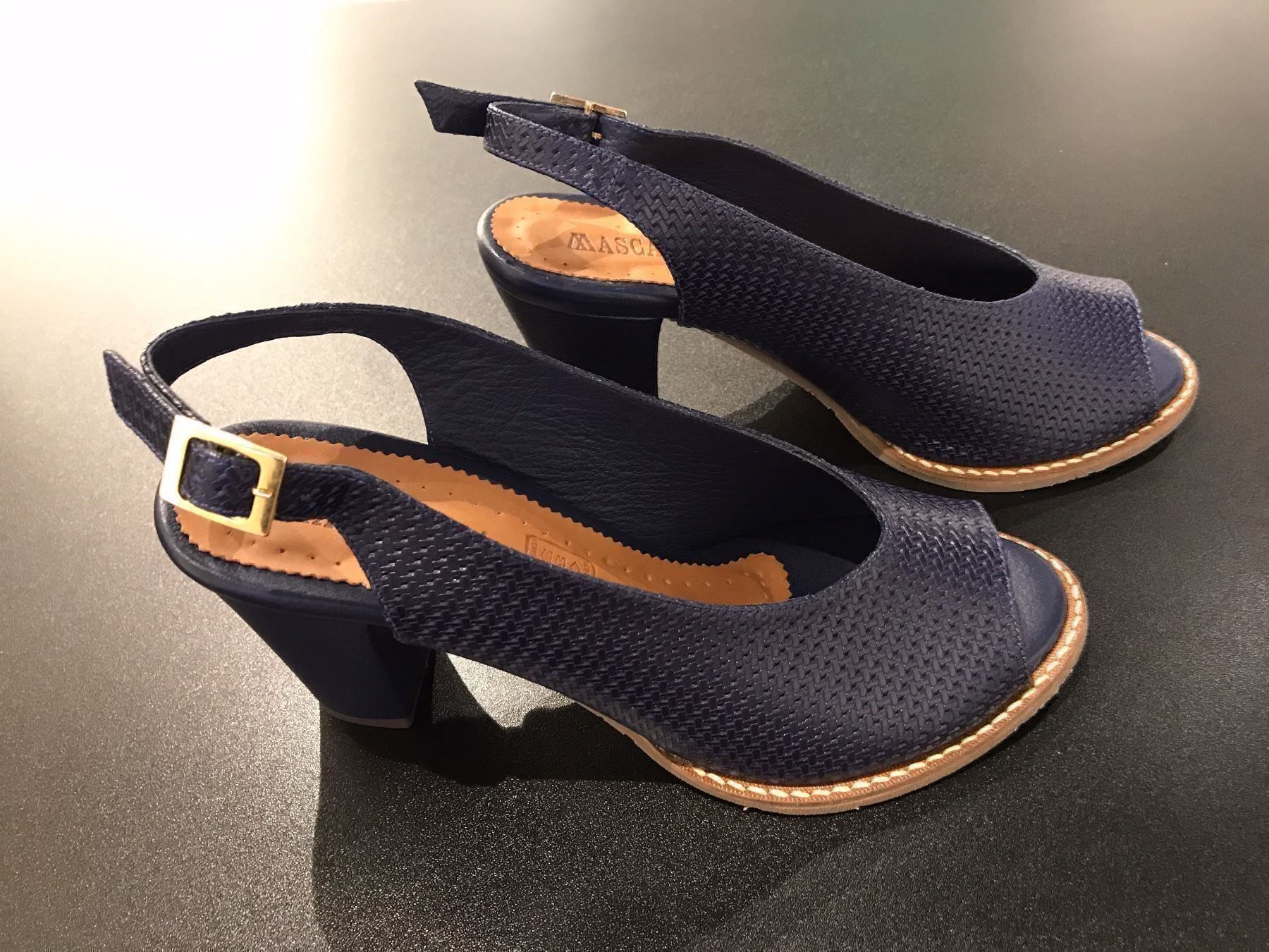 Damenschuhe: Mascarada Leder Sandaletten Grösse 38 – Neu und originalverpackt aus Rengg von Colomo 2