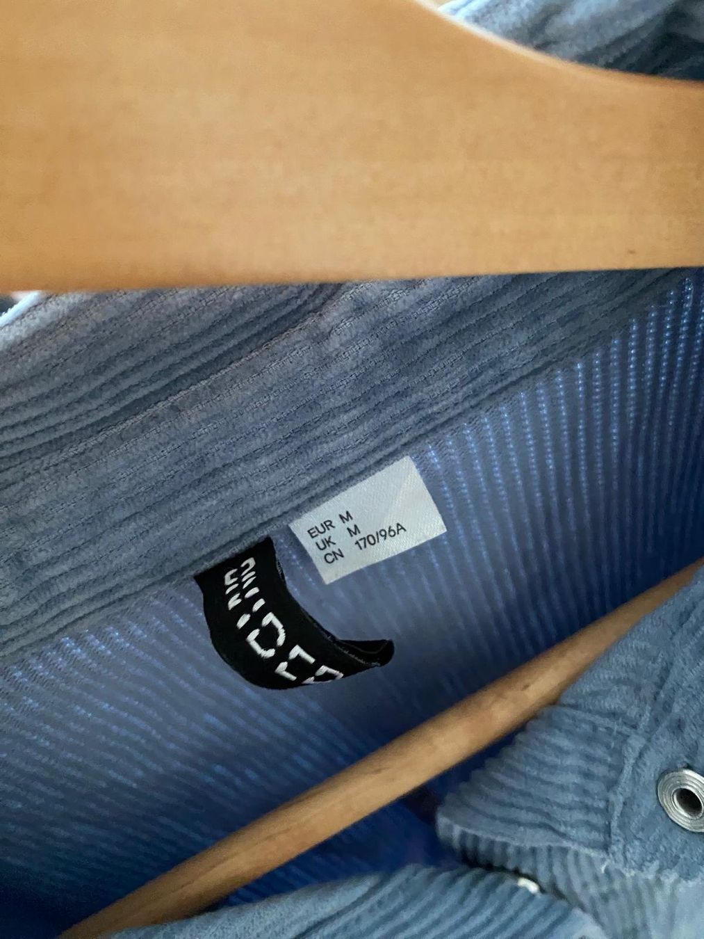 H&M Camicette: Cord Bluse hellblau von H&M Grösse M – Usato da Zürich venduto da Ma_Go 5