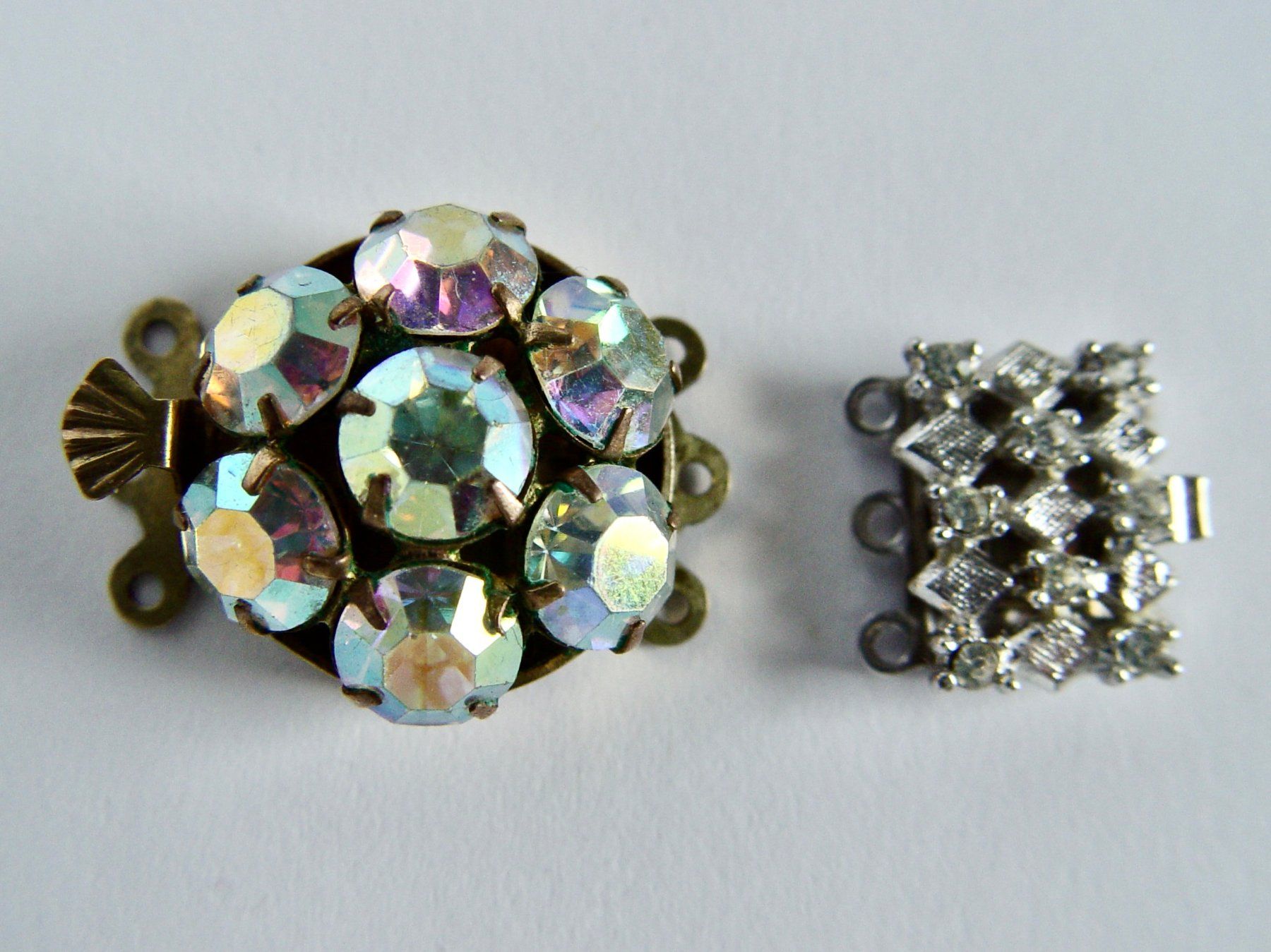 Perle (finte): Vintage Strass Collier Schliessen, 2 Stück – Usato da Henggart venduto da gernli