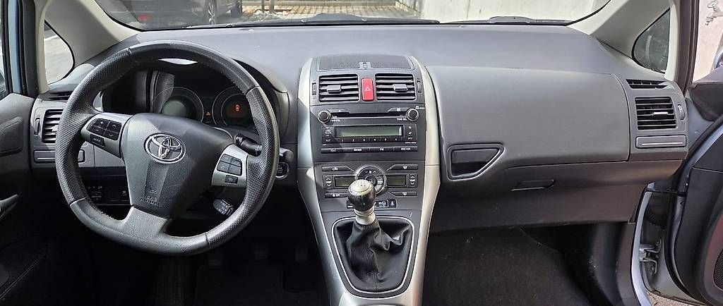 Toyota Automobili: Toyota Auris 1.6 – Usato da Küttigen venduto da SHNAUZII 1