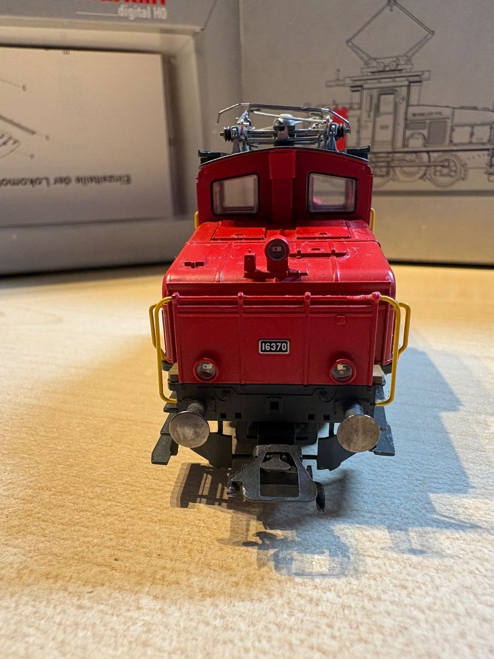 Märklin Modellini di ferrovie: Maerklin 36330 Ee3/3 rouge 16370 – Nuovo e nell'imballaggio originale da Corcelles Payerne venduto da Pierre66 2