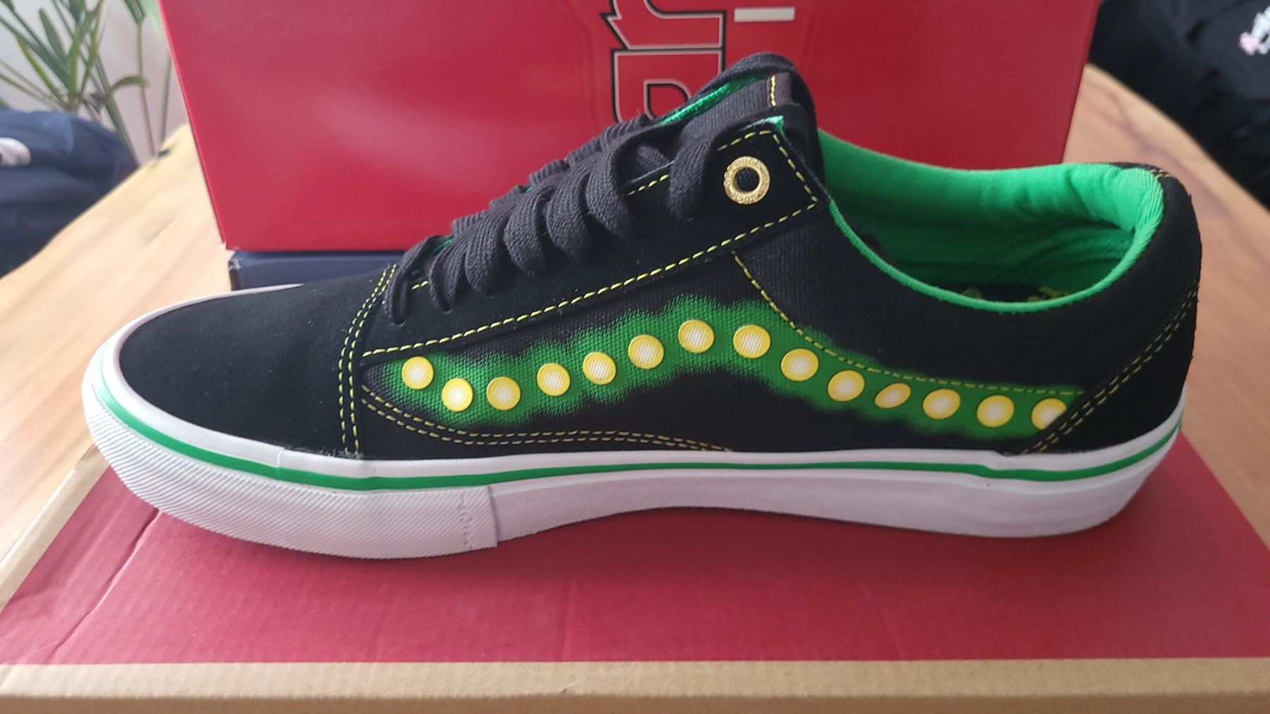 Vans Scarpe da uomo: Vans Shake Junt – Usato da Bern venduto da Sneakerheadz 1