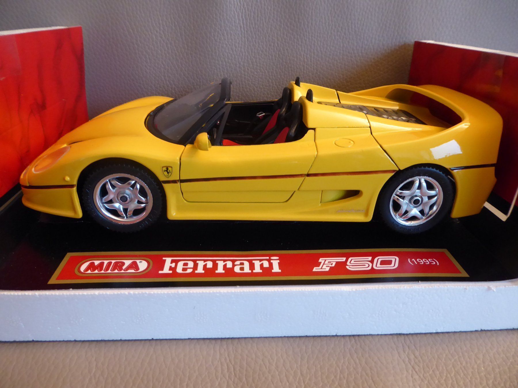 Ferrari Modellautos: Ferrari F50 1995 1:18 – Neu (gemäss Beschreibung) aus Hettlingen von Zambole