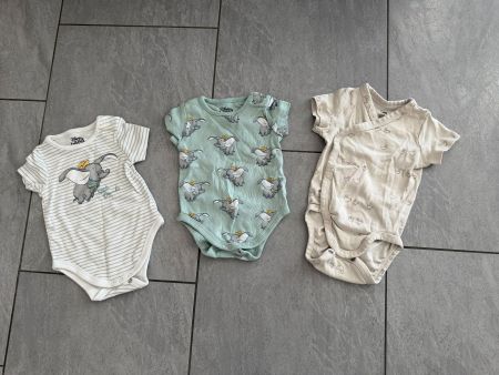 Kurzarmbodys - Grösse 62 - 2x Disney C&A, 1 x H&M