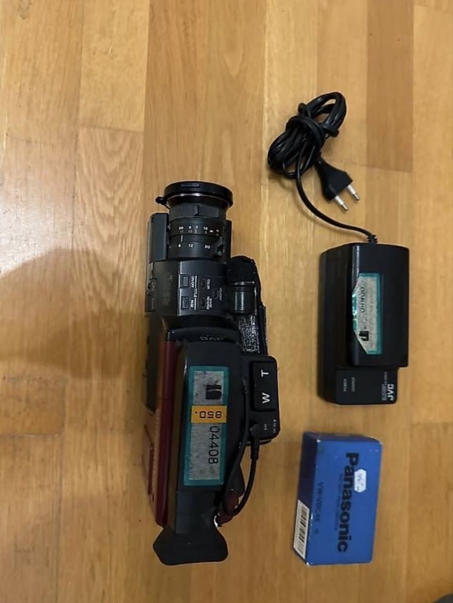 JVC Caméscopes: JVC Camcorder VHS-C – D'occasion à Zürich par Program. 3