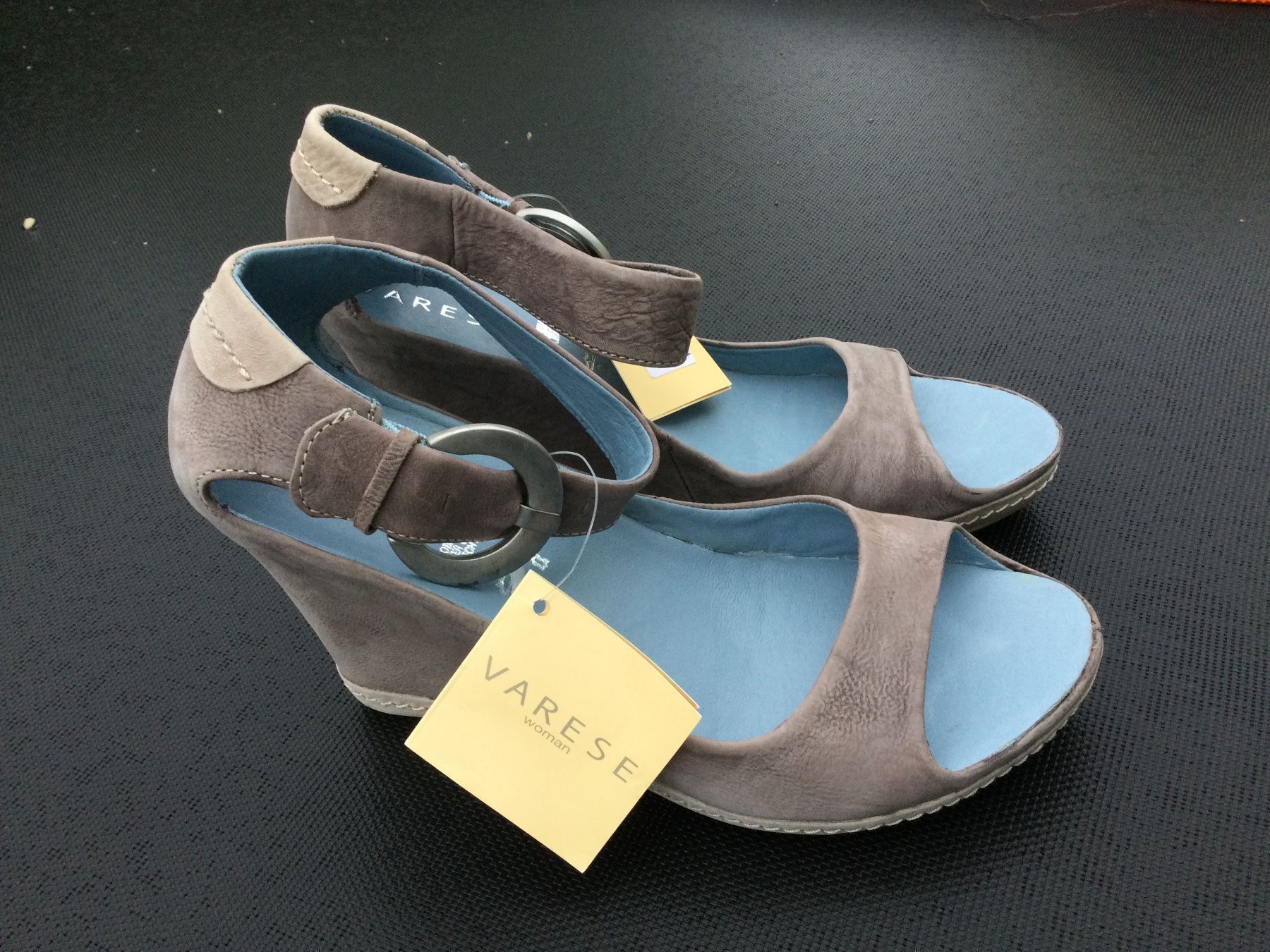 Scarpe da donna: Sandalettes grises CUIR NEUF – Nuovo e nell'imballaggio originale da Agiez venduto da chouchanelle