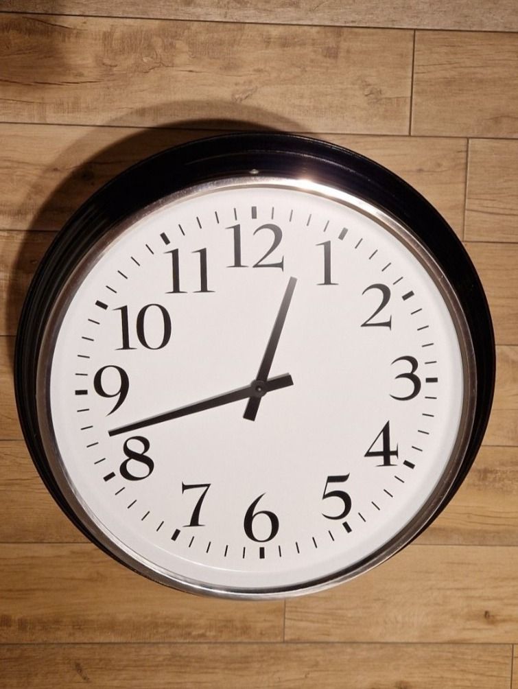 Uhren: Wanduhr Durchmesser 59cm. – Gebraucht aus Buus von Borki07
