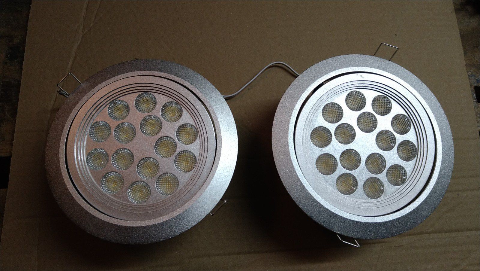 Lampes: LED Strahler – D'occasion à Gelterkinden par martinom
