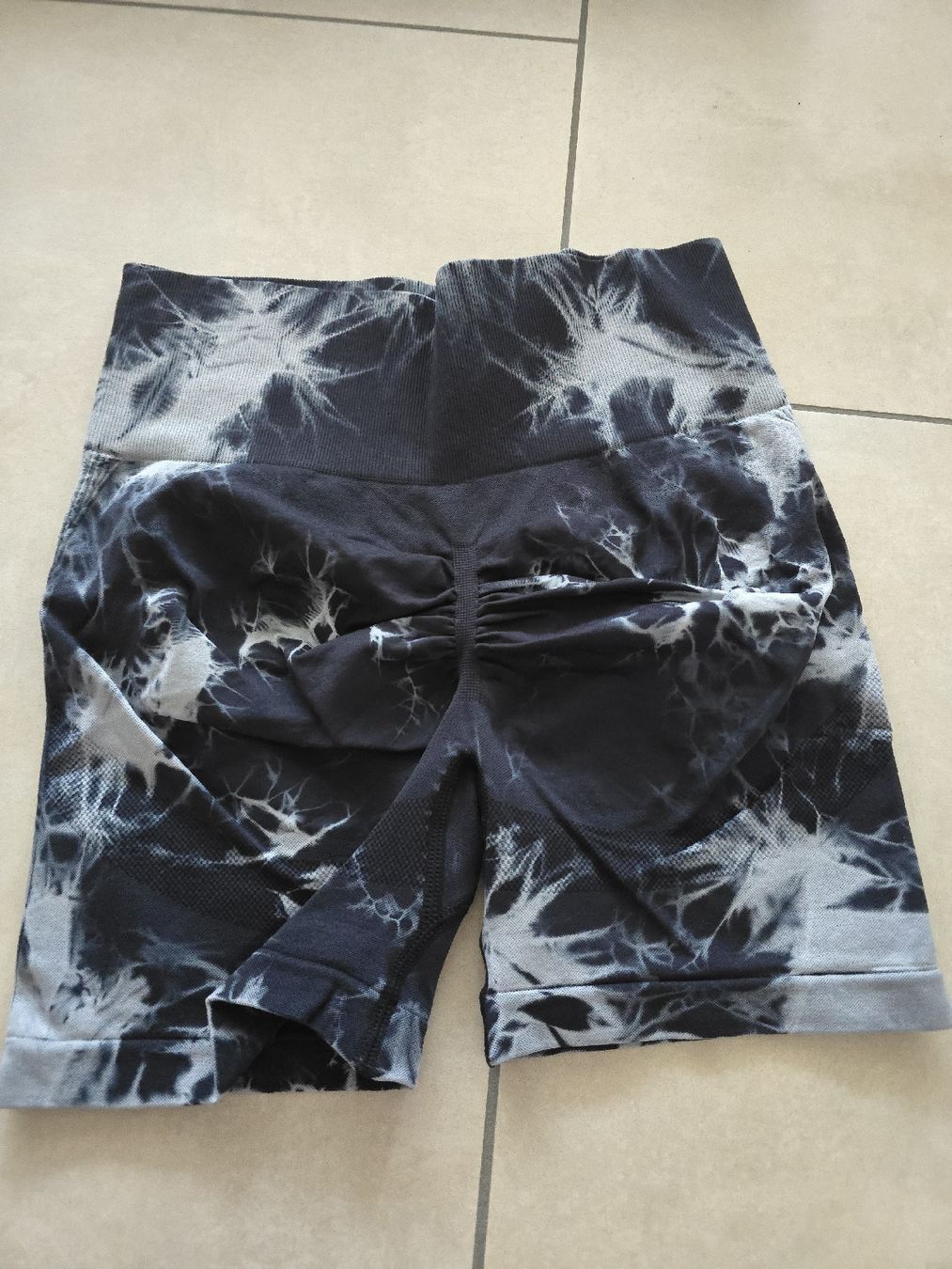 Leggings: Batik Shorts - Grösse M – Nuovo e nell'imballaggio originale da Rickenbach b. Wil venduto da Kth_v8 2