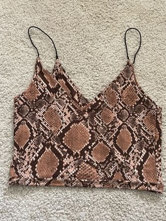 Trägertop von Urban Outfitters mit Schlangenprint