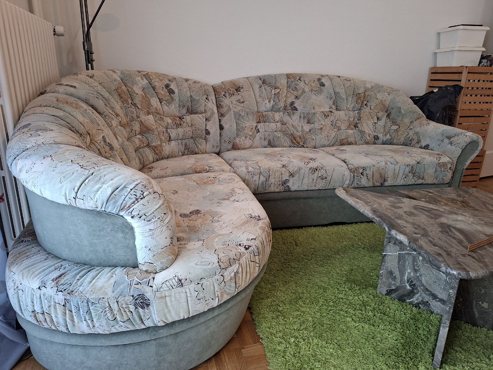 Divani: Ecksofa mit Schlaffunktion floral gemustert gebraucht – Usato da Wengi b. Frutigen venduto da inf_722z 1