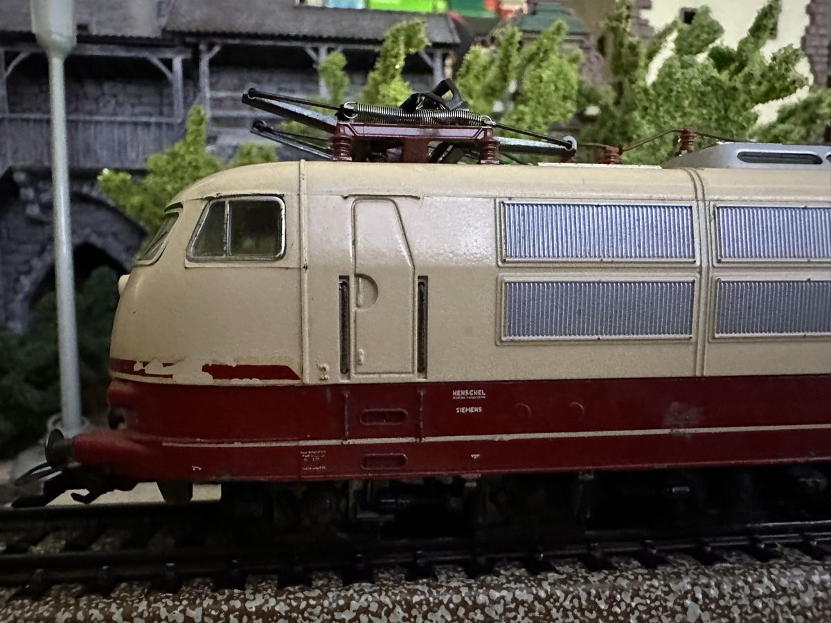Märklin Modellini di ferrovie: Märklin 3357 DB BR 103 – Usato da Lupsingen venduto da New-Haven 1