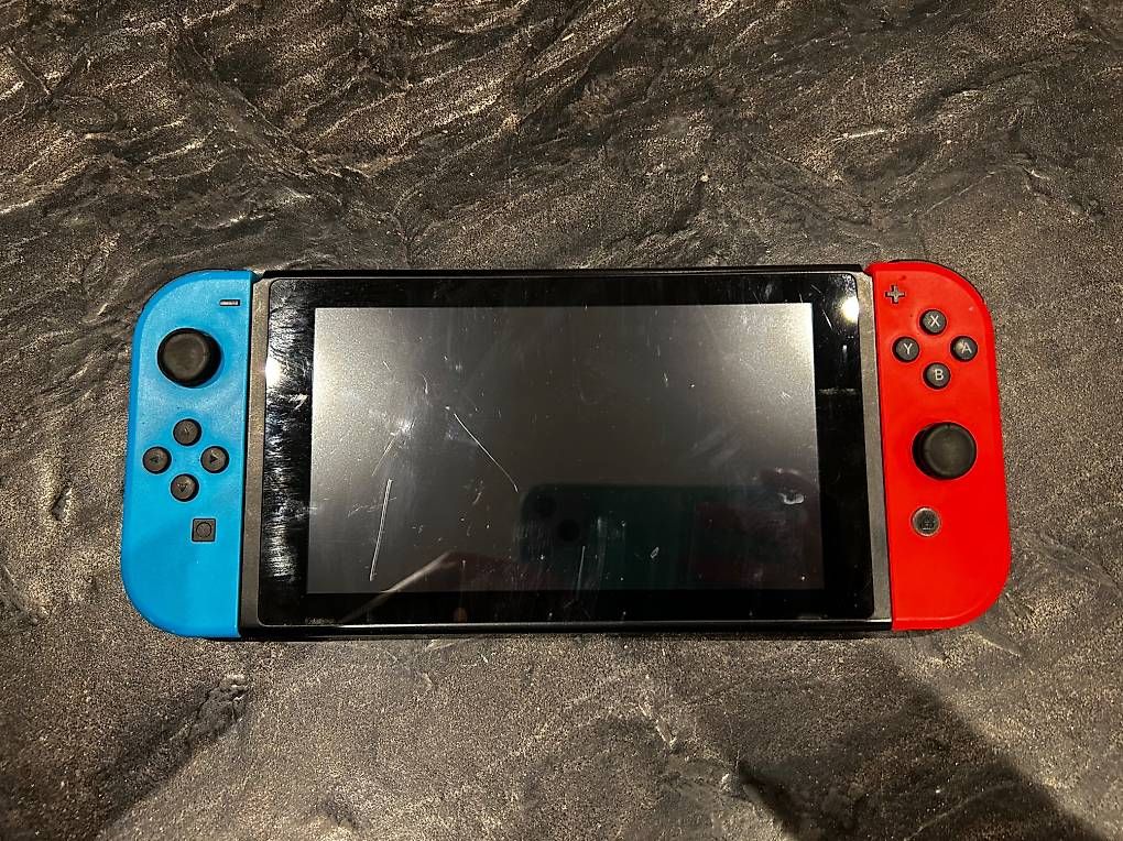 Consoles: Switch 1 und Games – D'occasion à Bottenwil par soe_7rnm