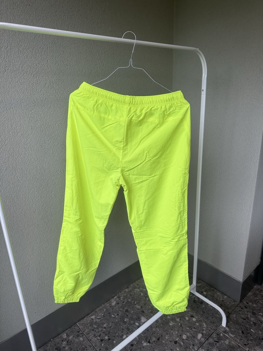 Calvin Klein Hosen: Calvin Klein, gelber Nylon Track Pant – Gebraucht aus Volketswil von hal_65hj 1
