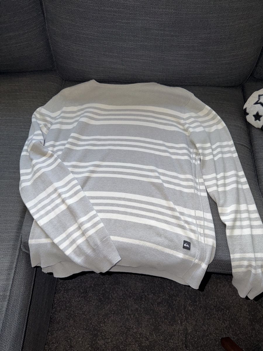 Quiksilver Pulls & Sweat-shirts: Quicksilver Pullover grau/weiss Grösse L – D'occasion à Zürich par torben_