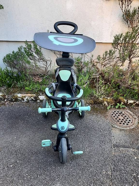 Véhicules pour enfants: Tricycle avec manche de conduite  – D'occasion à Neuchâtel par Bykarl_Neuchatel 1