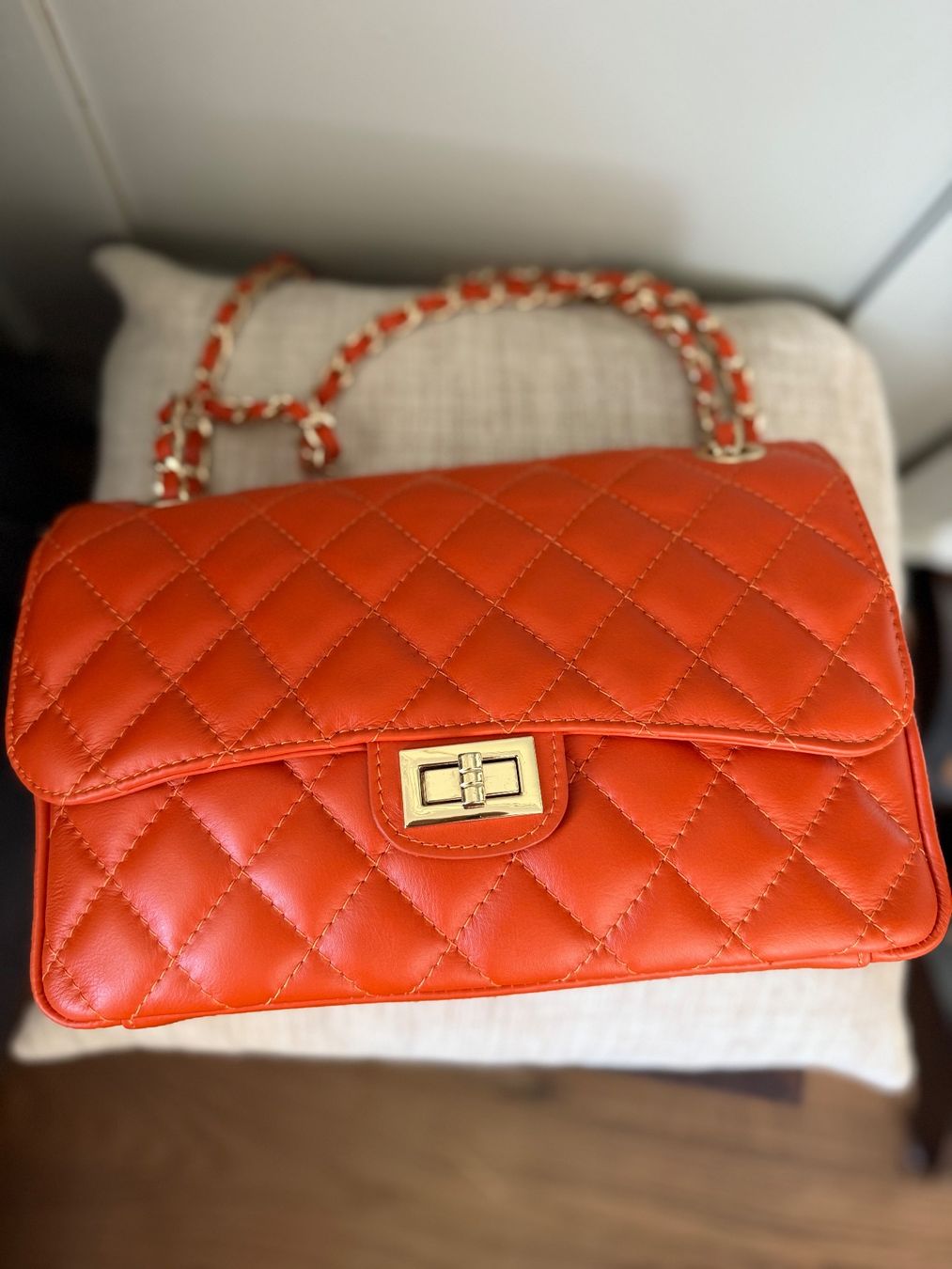 Taschen für Damen: Ledertasche Orange praktisch NEU – Gebraucht aus Hittnau von Sugar-Apple