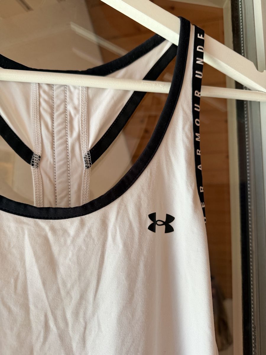 Under Armour Tops: Under Armour Tank Top White – D'occasion à Zürich par BettinaMarie2308 2