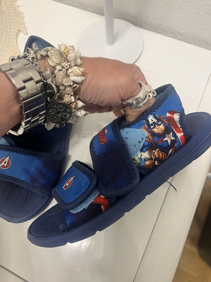 Scarpe per ragazzi: AVENGERS SANDALEN GR 34 – Usato da Basel venduto da theo-g77 1