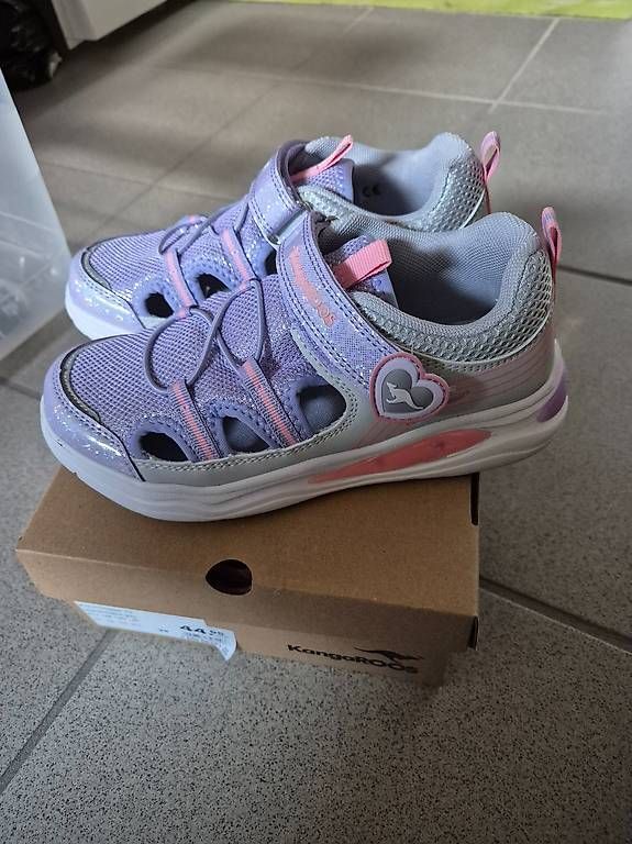 Scarpe per ragazzi: Scarpa leggera da bambina aperta lateralmente – Usato da Vacallo venduto da for_Alessandra78 2