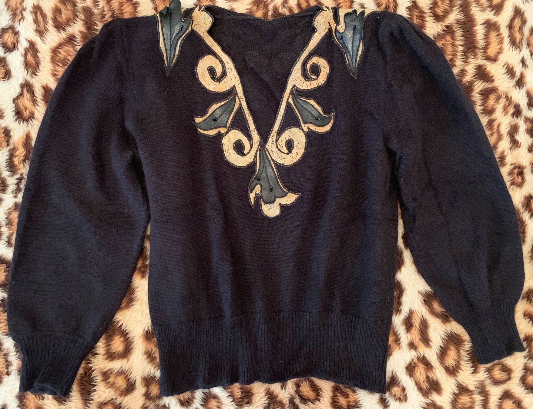 Maglioni & Felpe: Luxus Kashmir Pullover - Einzelstück mit  Lederverzierungen – Nuovo (secondo la descrizione) da Wangen ZH venduto da olivia20 2