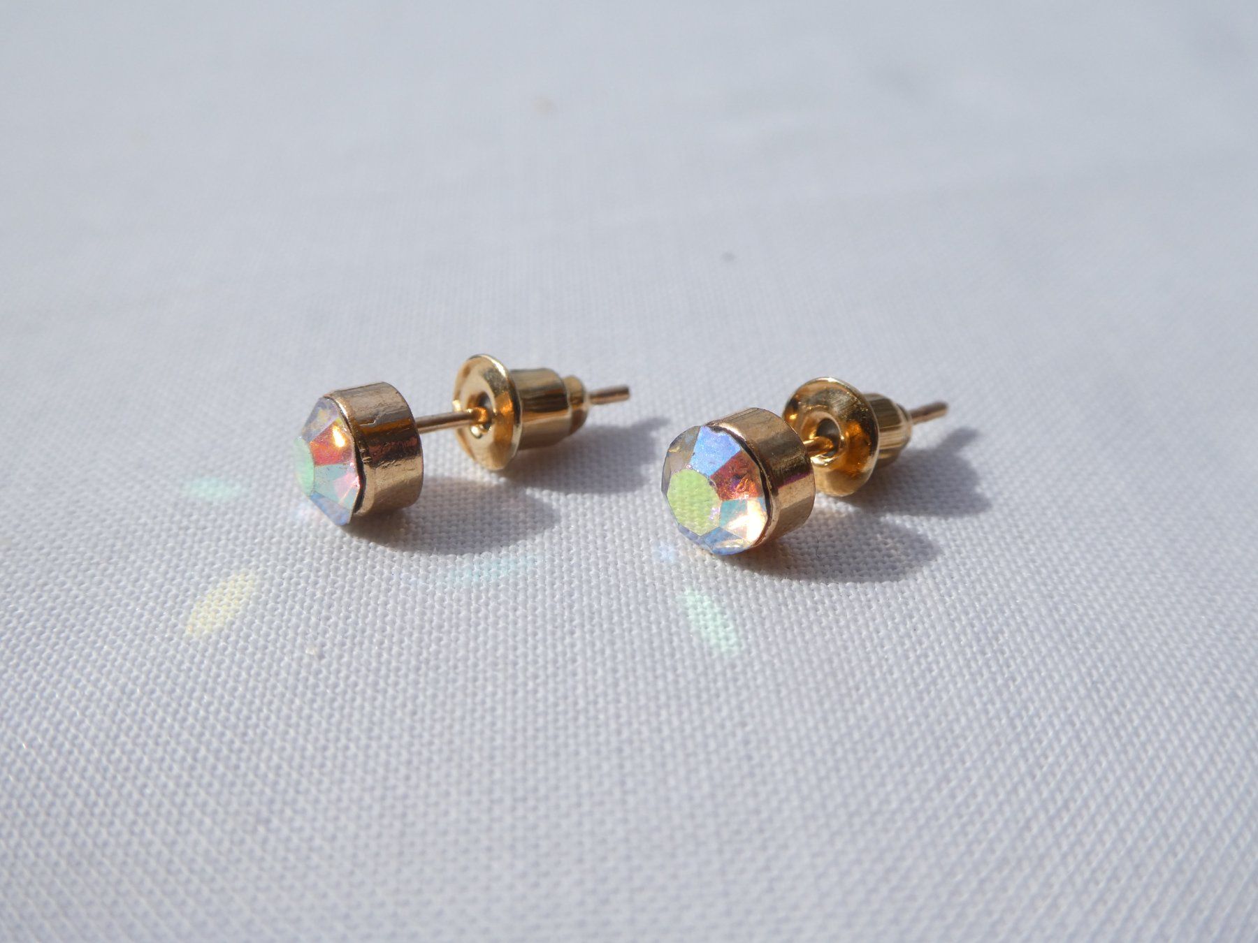 Orecchini pendenti & Orecchini a lobo: Ohrstecker mit irisierender Zirkonie, Modeschmuck / NEU – Nuovo (secondo la descrizione) da Gattikon venduto da kaandooh 1