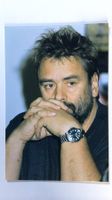 Luc Besson, Original Autogramm auf Foto in Farbe