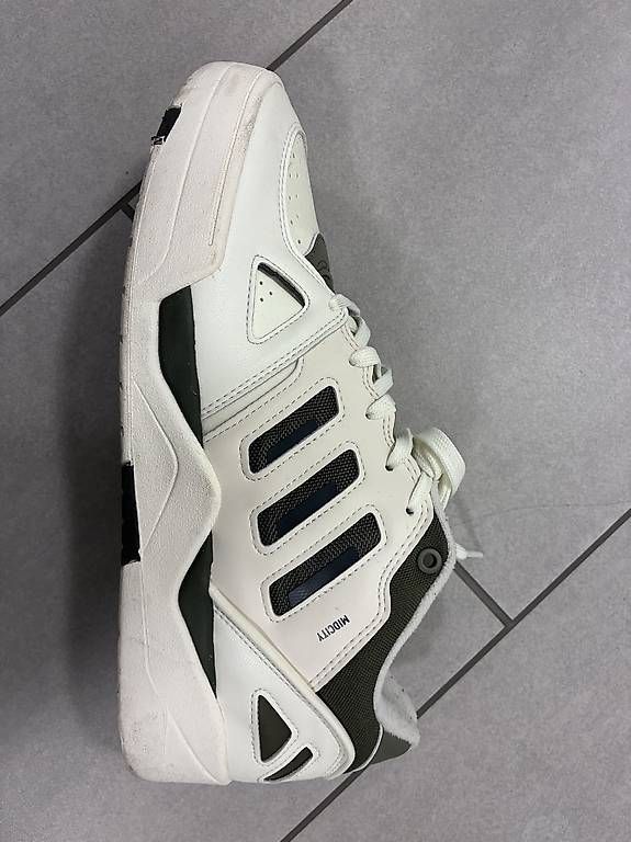 Adidas Scarpe per ragazzi: 2 Paar Adidas Schuhe neuwertig – Usato da Gelfingen venduto da Daveadams 1