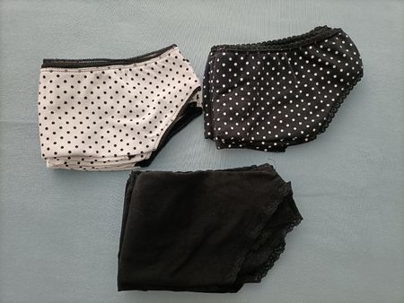Kleiderpaket mit 10 Slips in Grösse S, NEU!