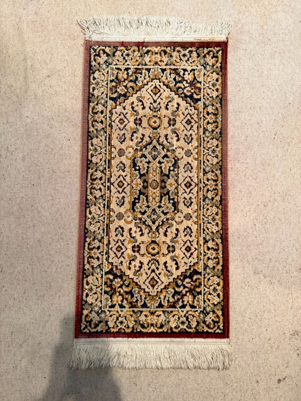 Tappeti: Dekorativer Teppich mit orientalischem Kassettenmuster – Usato da Effretikon venduto da Betreibungsamt_Effi