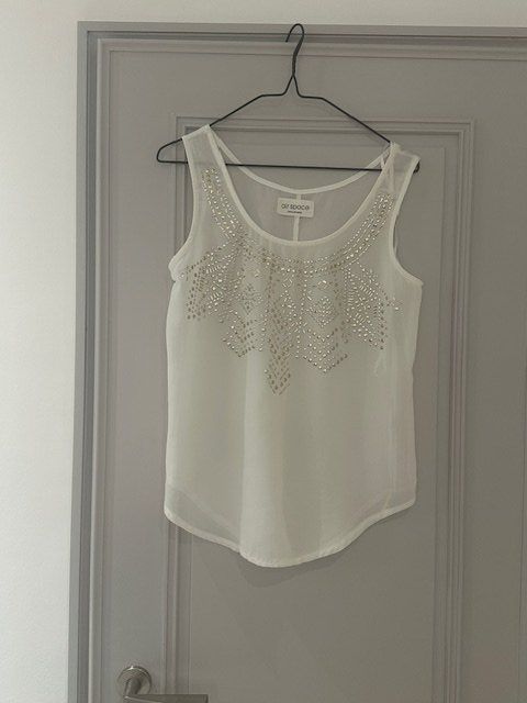 Top: Tank Top, transparent m goldenen Nieten, Biker Style, Party – Usato da Genève venduto da and_nv8c